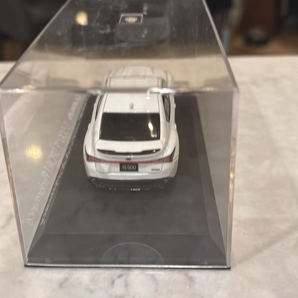 Lexus IS500 FSport scale model car - Picture 3 of 3